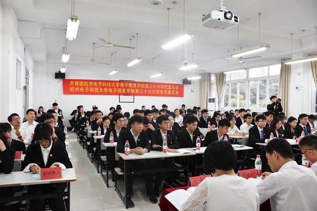 会议中照片_副本.jpg